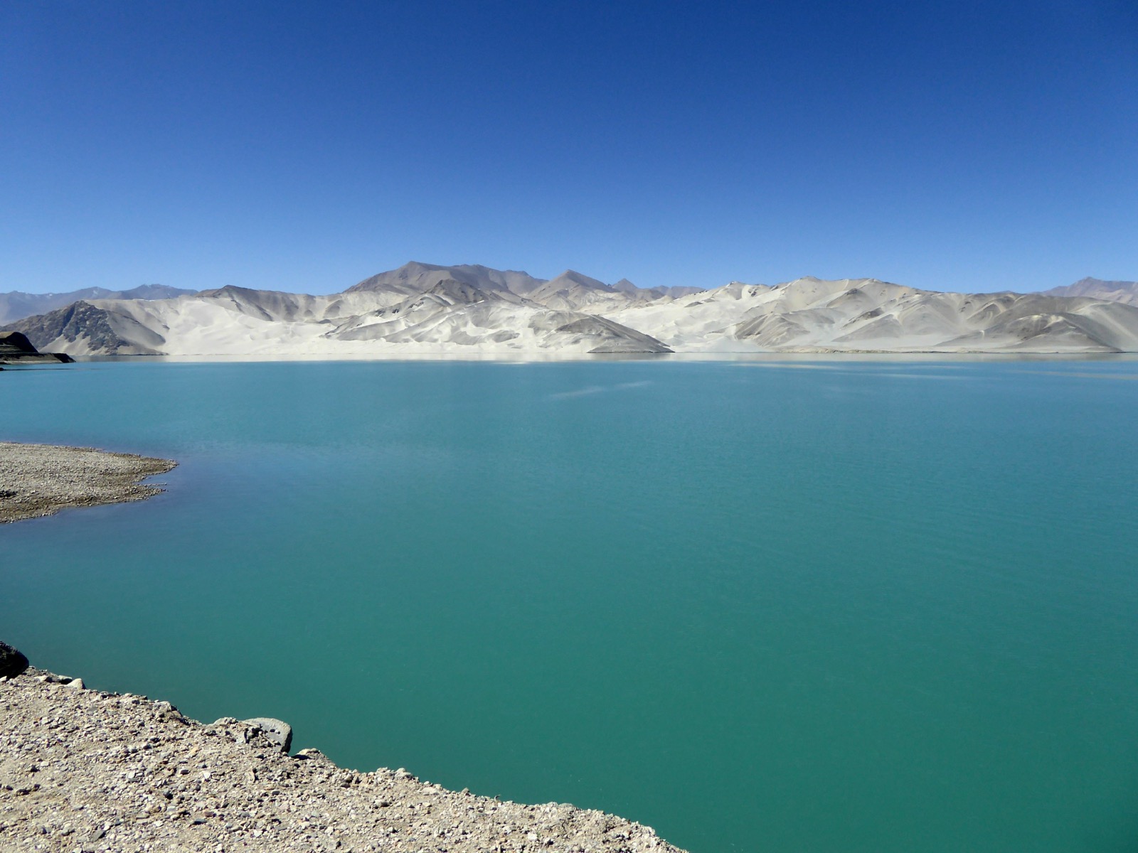南疆大环线：白沙湖(Lake Bulungkol)与慕士塔格